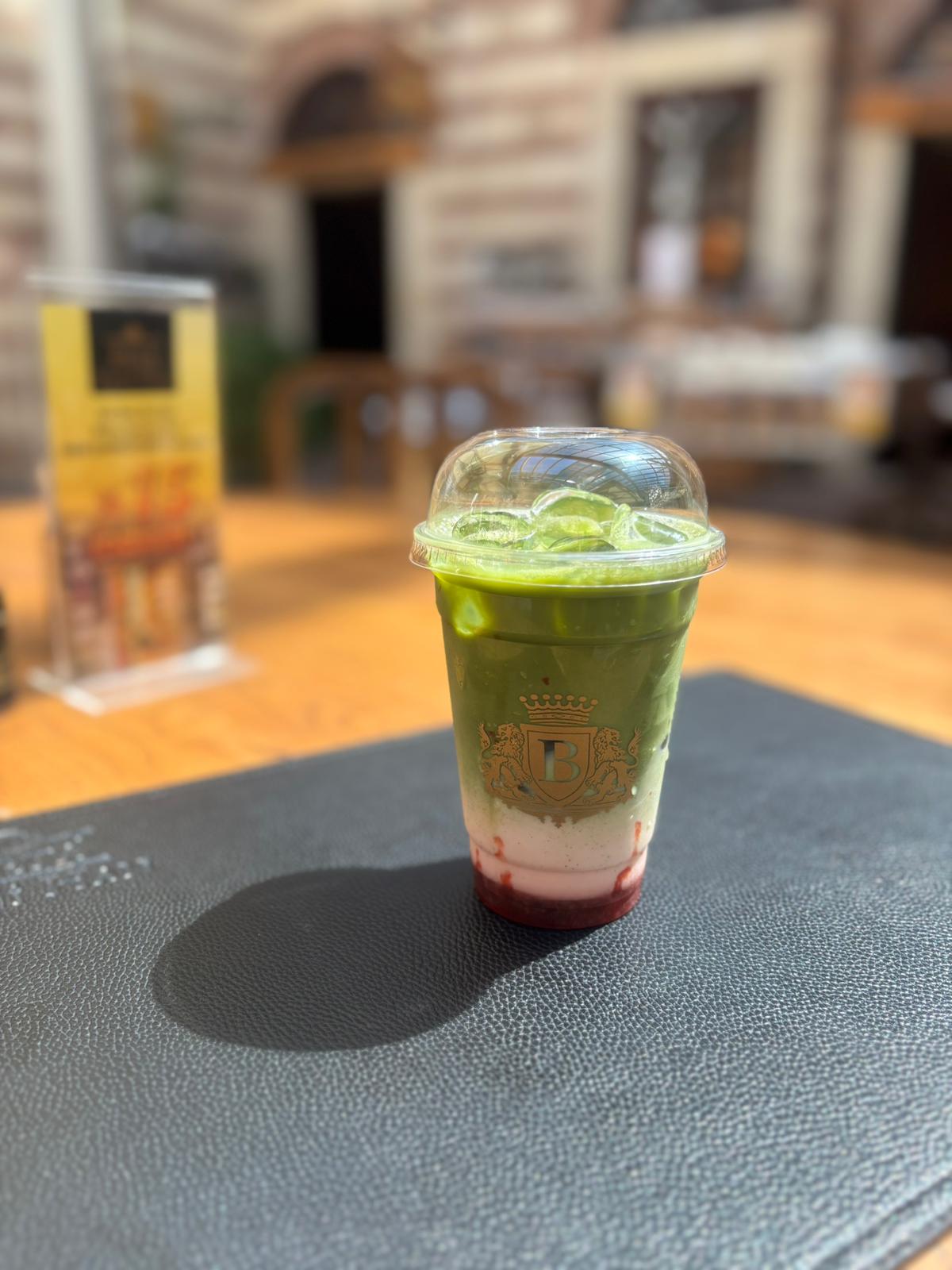 Buzlu Strawberry Matcha